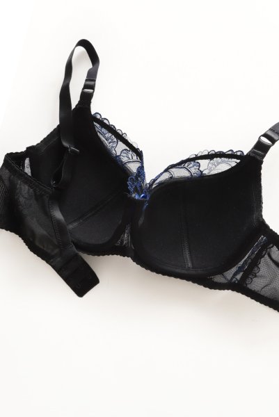 画像9: 【30%OFF】KIRA black-sapphire B150 | フルカップ・ワイヤーブラ・セミソフトブラ・大きいサイズ・B〜Kカップ・ブラック×ブルー | ewabien エヴァビアン| 輸入下着・高級ランジェリー  (9)
