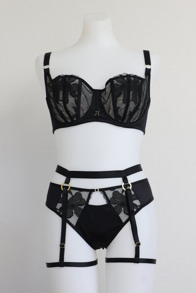 画像14: EMMA black B136 ｜フルカップ・グラマー向け・パッドなし・ワイヤーブラ・一枚レース・ブラック| ewabien エヴァビアン【サイズ交換OK・メール便対象】 輸入下着・高級ランジェリー  (14)