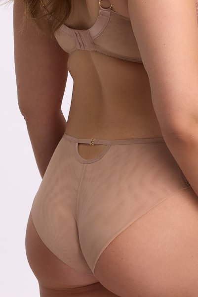 画像2: SOFIA beige C511｜ブラジリアンショーツ・ベージュ | ewabien エヴァビアン【サイズ交換NG・メール便対象】輸入下着・高級ランジェリー  (2)
