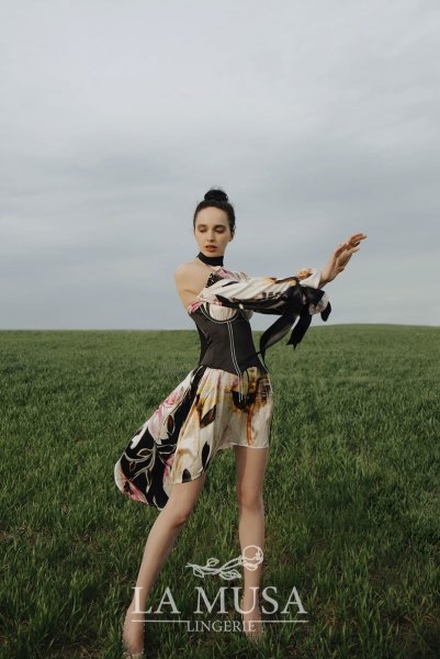 画像6: Black-Corset  | コルセット・ブラック・ビジュー・スワロフスキー・サテン・シルク混 | LA MUSA ラミューザ| ラミューザ LA MUSA 輸入下着・ 高級ランジェリー   (6)