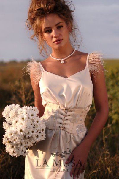 画像3: Venetian-Gold-Corset  | コルセット・クリームベージュ・ボタニカル刺繍・シルク混 | LA MUSA ラミューザ| ラミューザ LA MUSA 輸入下着・ 高級ランジェリー   (3)