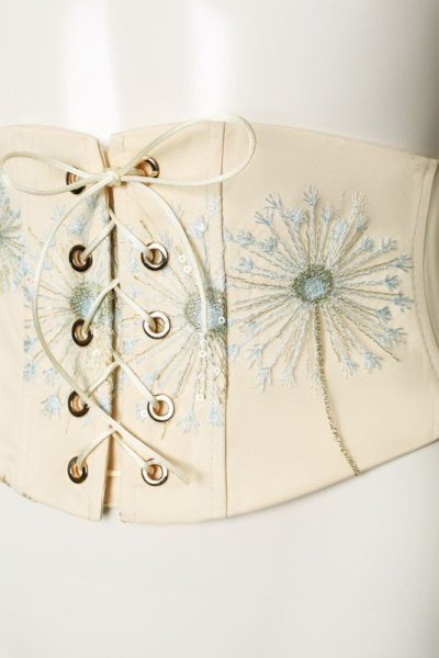 画像10: Venetian-Gold-Corset  | コルセット・クリームベージュ・ボタニカル刺繍・シルク混 | LA MUSA ラミューザ| ラミューザ LA MUSA 輸入下着・ 高級ランジェリー   (10)