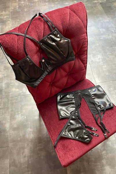 画像23: Norides-3-pcs-set | ワイヤー入りブラ&ガーターベルト&タンガ3点セット(レザー・レース・ブラック)| Obsessive 高級Sexyランジェリー (23)