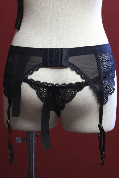 画像16: Chemeris 3 pcs set｜ワイヤー入りブラ＆ガーターベルト＆タンガ3点セット（幾何学模様・シースルー・ブラック） | Obsessive 高級Sexyランジェリー (16)