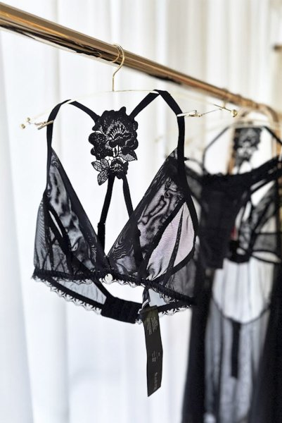 画像26: Latinesa 2 pcs set | ブラ&タンガ 2点セット(ワイヤーなし・フラワーモチーフ・シースルー・ブラック)| Obsessive 高級Sexyランジェリー (26)