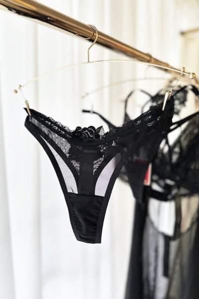 画像27: Latinesa 2 pcs set | ブラ&タンガ 2点セット(ワイヤーなし・フラワーモチーフ・シースルー・ブラック)| Obsessive 高級Sexyランジェリー (27)