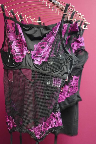 画像26: Rosenty 2-pcs crotchless set | ブラジャー&クロッチレスソング2点セット・ブラック ×ピンク| obsessive 高級Sexyランジェリー (26)