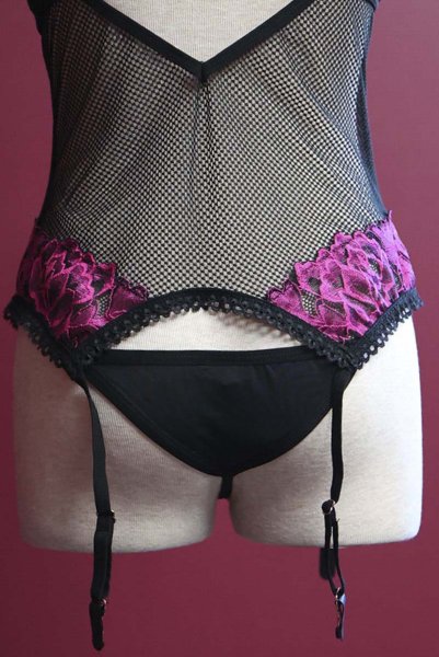 画像22: Rosenty corset |ガーターベルト付きコルセット&クロッチレスタンガ2点セット・ブラック×ピンク | obsessive 高級Sexyランジェリー (22)