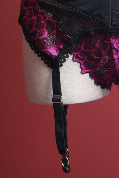 画像29: Rosenty 3-pcs set|ワイヤー入りブラジャー&ガーターベルト&ブラジリアンショーツ3点セット・ブラック×ピンク | obsessive 高級Sexyランジェリー (29)