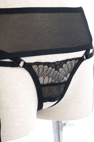 画像31: Premisis Black 3-pcs crotchless set｜ブラ＆チョーカー付きガーターベルト＆クロッチレスタンガ3点セット（ワイヤーあり・シースルー・ブラック） | Obsessive 高級Sexyランジェリー【即日発送・サイズ交換NG・メール便対象】輸入下着・ランジェリー   (31)
