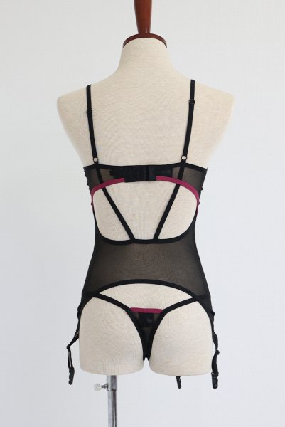 画像17: Novenes corset| ガーターベルト付きコルセット&タンガ2点セット(ワイヤーあり・ブラック)   | 高級Sexyランジェリー Obsessive【即日発送・サイズ交換NG・メール便対象】輸入下着・ランジェリー   (17)