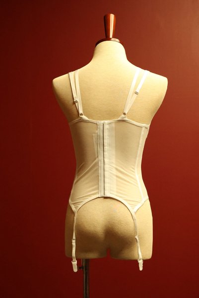 画像19: Arrowel WH corset |  ガーターベルト付きコルセット（ワイヤーあり・シースルー・レース・ダブルストラップ・ホワイト）  | Obsessive 高級Sexyランジェリー【即日発送・サイズ交換NG・メール便対象】輸入下着・ランジェリー    (19)
