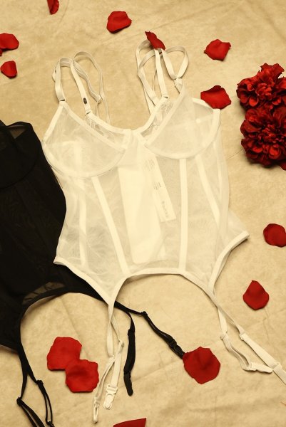 画像22: Arrowel WH corset |  ガーターベルト付きコルセット（ワイヤーあり・シースルー・レース・ダブルストラップ・ホワイト）  | Obsessive 高級Sexyランジェリー【即日発送・サイズ交換NG・メール便対象】輸入下着・ランジェリー    (22)